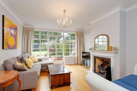 3 Totnes Walk, London, N2 0AD