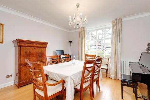 3 Totnes Walk, London, N2 0AD