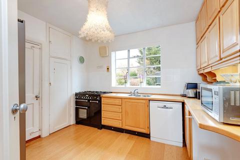 3 Totnes Walk, London, N2 0AD