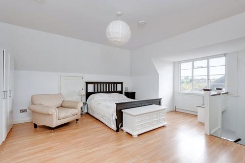 3 Totnes Walk, London, N2 0AD