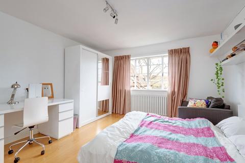 3 Totnes Walk, London, N2 0AD