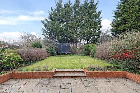 3 Totnes Walk, London, N2 0AD