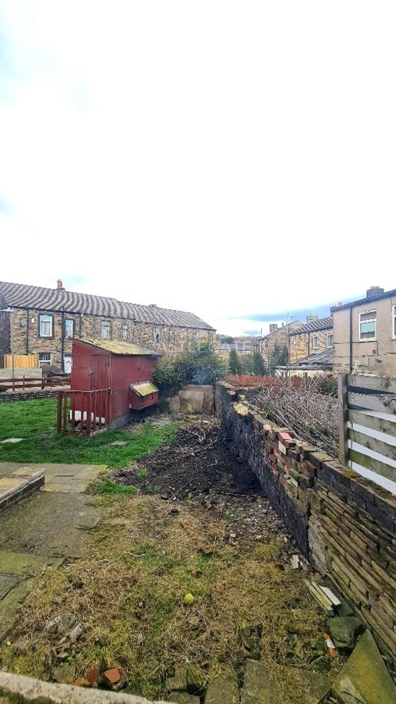 16 Pollard Street, Fartown, Huddersfield, HD2 1 AJ