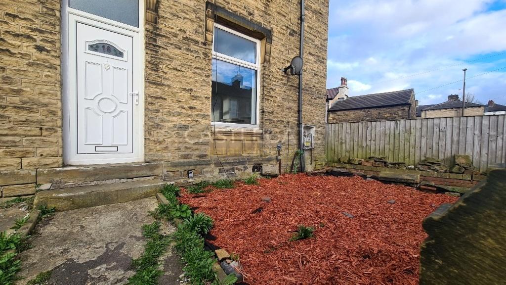 16 Pollard Street, Fartown, Huddersfield, HD2 1 AJ
