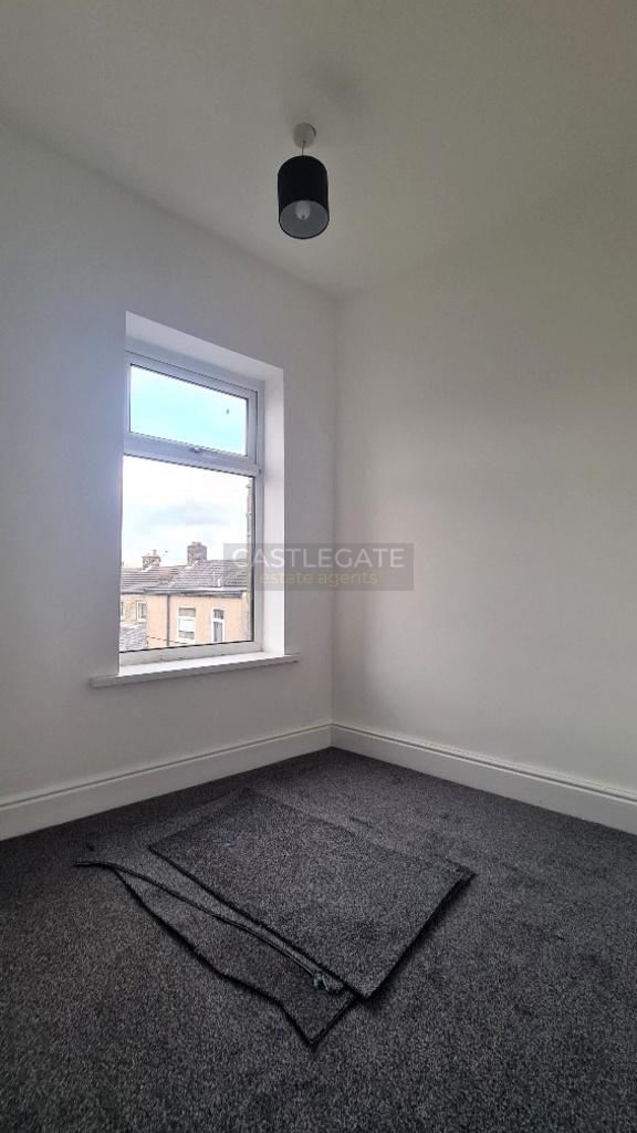 16 Pollard Street, Fartown, Huddersfield, HD2 1 AJ