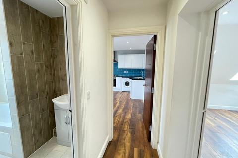 1 bedroom flat to rent - Desborough Park Road, Hp12