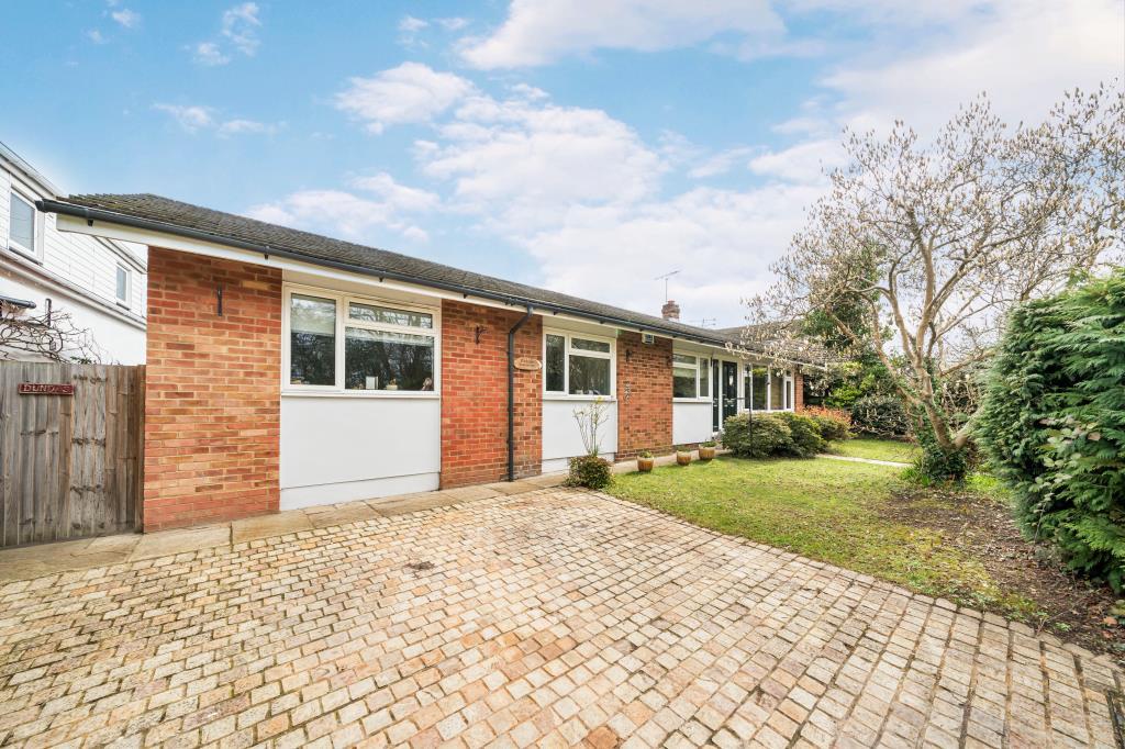 Chavey Down Road, Winkfield Row, RG42 5 bed detached bungalow £3,500