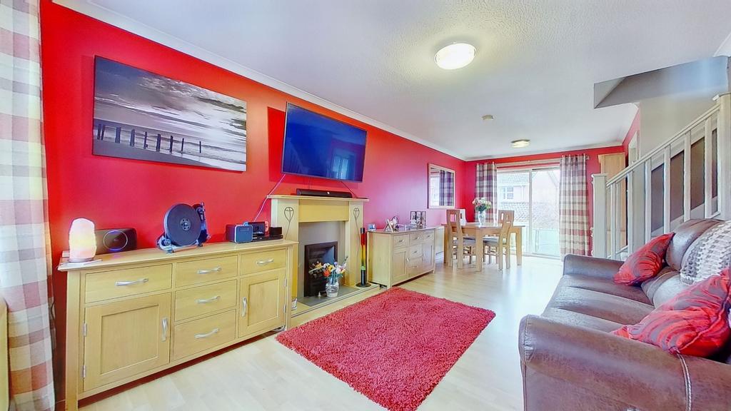Lounge/Dining Area