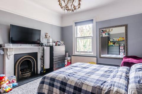 5 bedroom end of terrace house to rent - Kingsmead Road, Tulse Hill, London, SW2