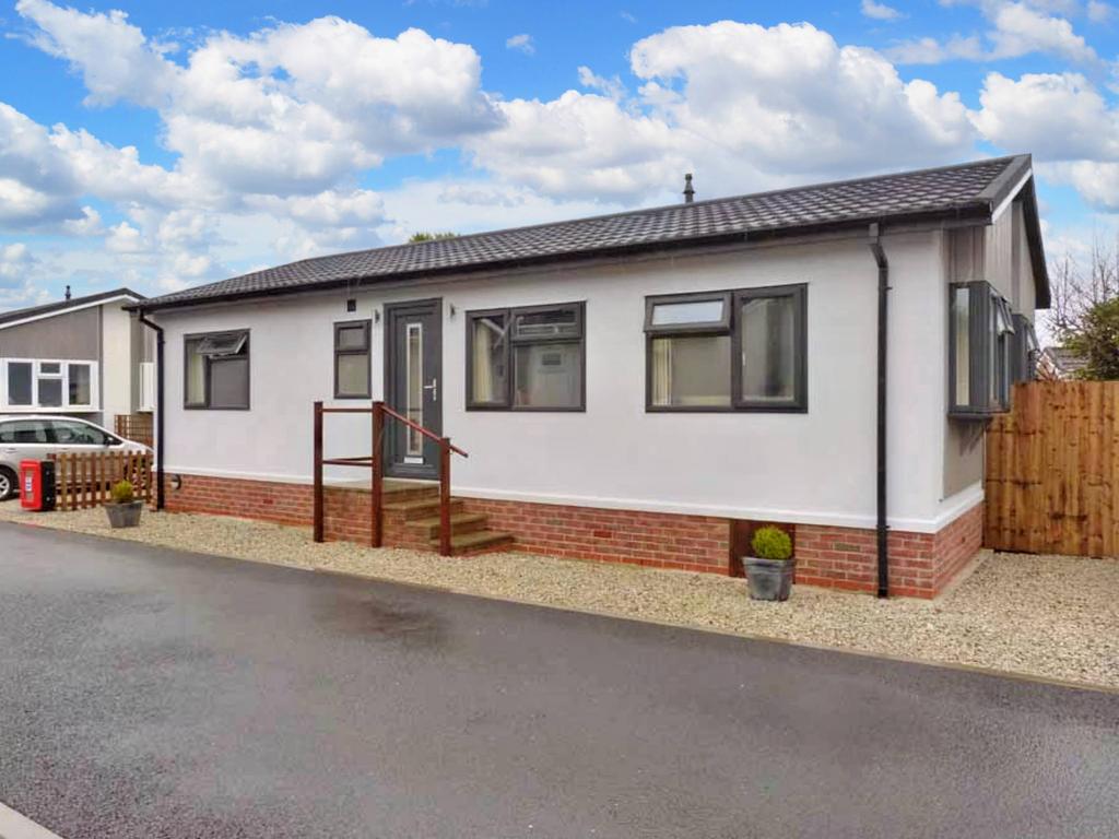 Eden Close, Luxulyan PL30 2 bed park home for sale £165,000
