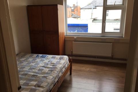 2 bedroom flat to rent, Commercial Road, Swindon SN1