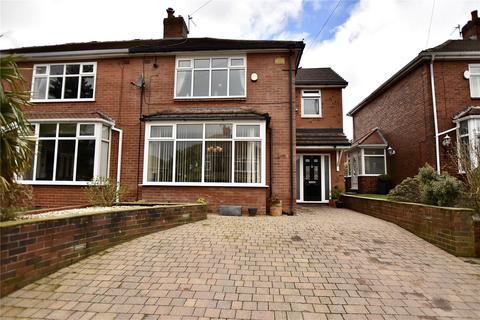 4 bedroom semi-detached house for sale - Harton Close, Shaw, Oldham, OL2
