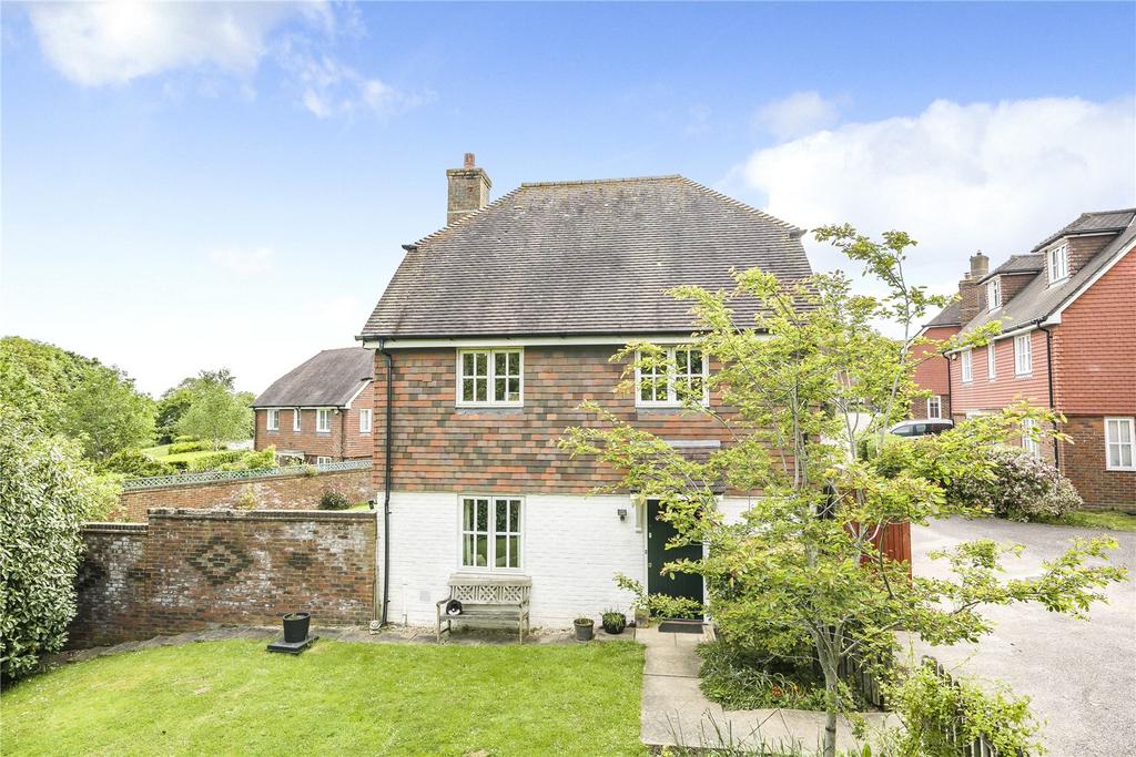 Morris Drive, Billingshurst, West Sussex, RH14 3 bed detached house for