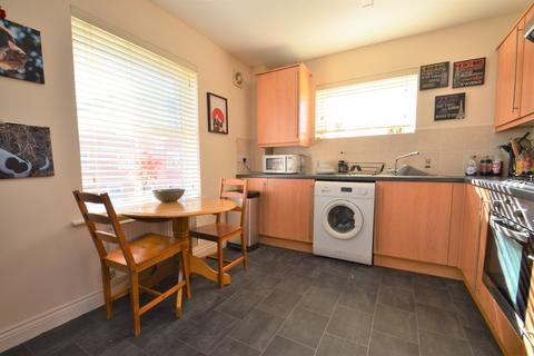 2 bedroom flat for sale - Raleigh Drive, Cullompton, Devon, EX15