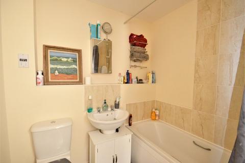 2 bedroom flat for sale - Raleigh Drive, Cullompton, Devon, EX15