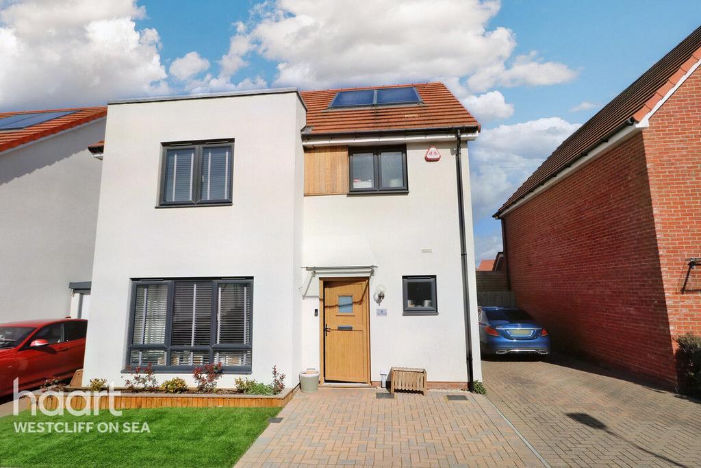 Kirkham Road, SouthendOnSea 3 bed detached house for sale £425,000