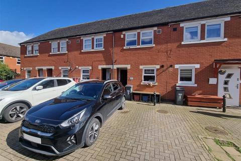 8 Elsworth Close, Feltham, TW14 8SF