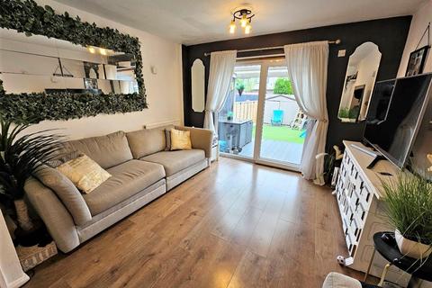 8 Elsworth Close, Feltham, TW14 8SF