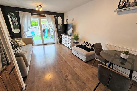 8 Elsworth Close, Feltham, TW14 8SF