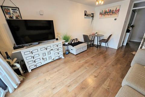 8 Elsworth Close, Feltham, TW14 8SF