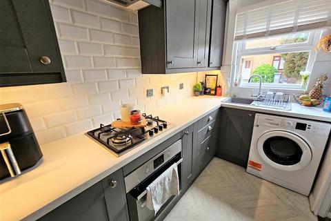 8 Elsworth Close, Feltham, TW14 8SF