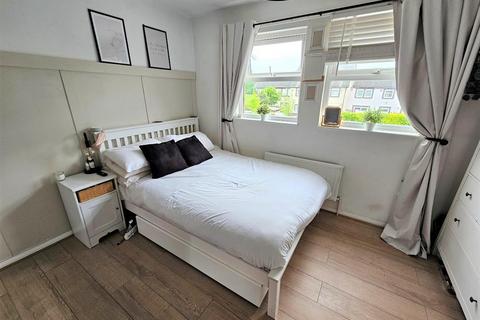 8 Elsworth Close, Feltham, TW14 8SF