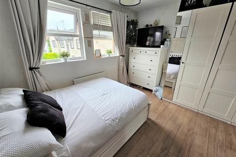 8 Elsworth Close, Feltham, TW14 8SF