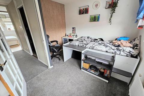 8 Elsworth Close, Feltham, TW14 8SF