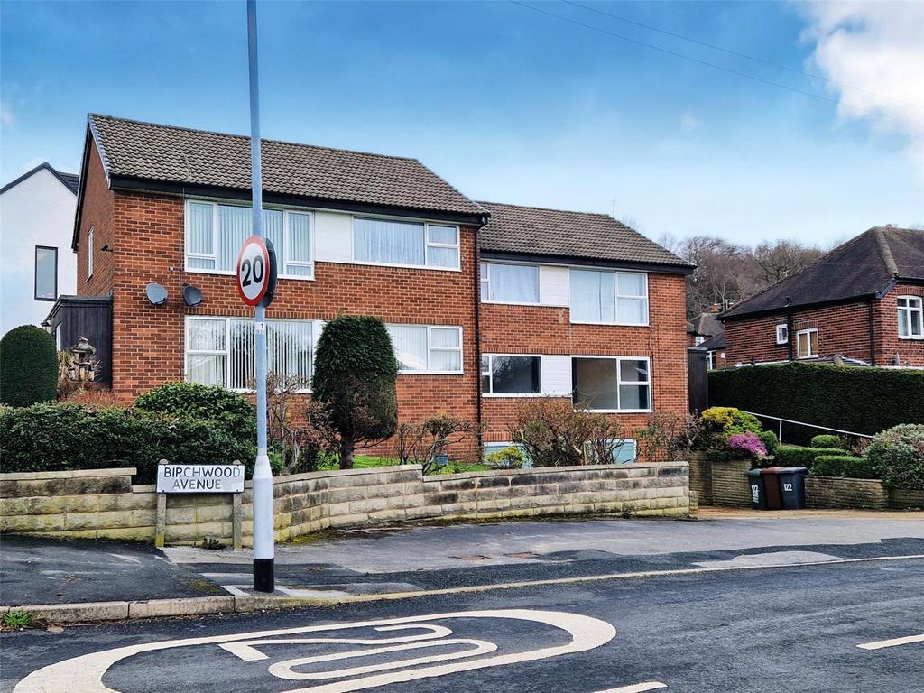 Birchwood Hill, Leeds, West... 2 bed flat £1,050 pcm (£242 pw)