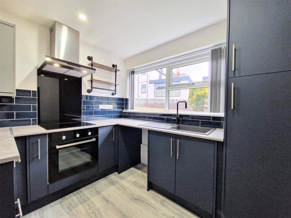 Birchwood Hill, Leeds, West... 2 bed flat £1,050 pcm (£242 pw)