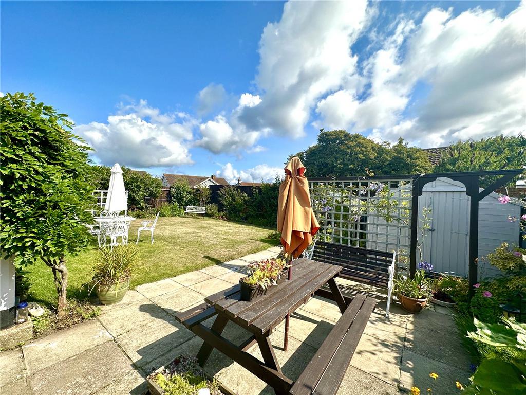Beresford Road, Lymington, Hampshire, SO41 2 bed bungalow for sale £