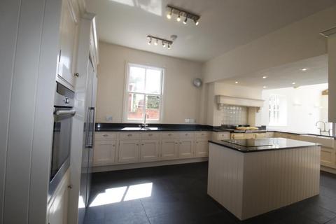 4 bedroom detached house to rent, 77 The Mount, Shrewsbury, SY3 8PL