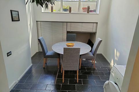 2 bedroom townhouse to rent - Chandlers Mews, London E14