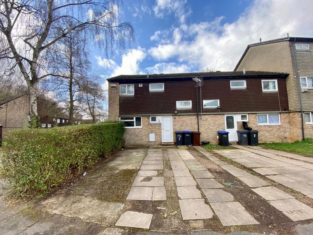 Prentice Court, Goldings, Northampton NN3 8XS 3 bed end of terrace