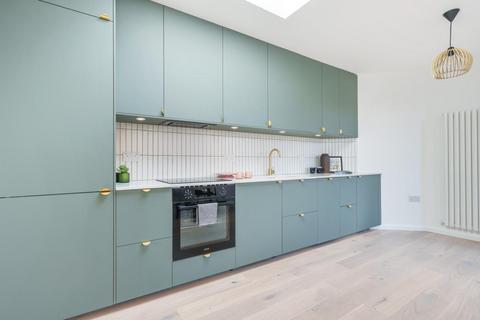 Flat 5, Minard Court, 160 Ravenscroft Road, Beckenham, BR3 4TW