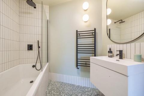 Flat 5, Minard Court, 160 Ravenscroft Road, Beckenham, BR3 4TW