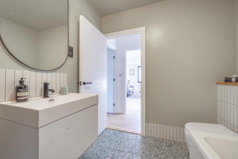 Flat 5, Minard Court, 160 Ravenscroft Road, Beckenham, BR3 4TW