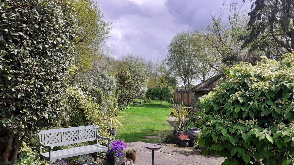 Earlswood Common, Earlswood, Solihull, B94 5SJ 3 bed semidetached