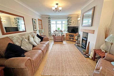 86 Earlswood Common, Earlswood, Solihull, B94 5SJ
