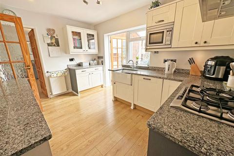 86 Earlswood Common, Earlswood, Solihull, B94 5SJ
