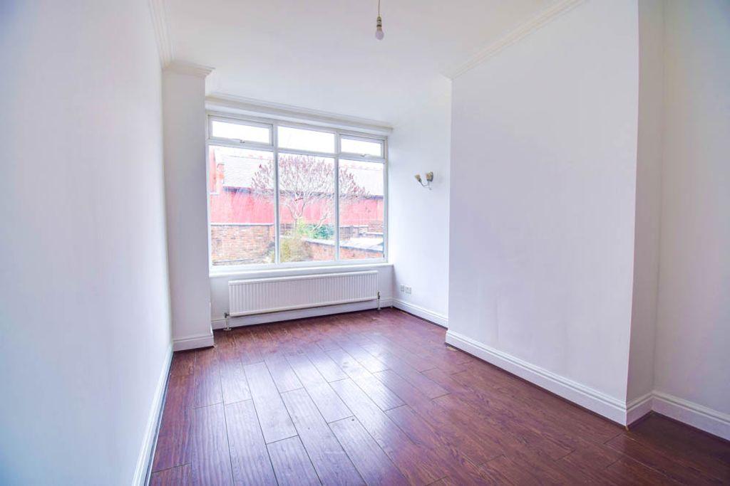Moreton Avenue, Stretford M32 8BQ 3 bed terraced house £1,100 pcm (£