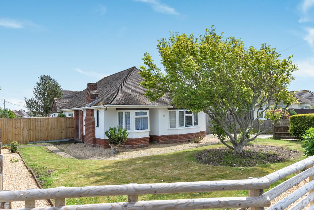 Sea Road, Barton On Sea, New Milton... 4 bed bungalow £565,000