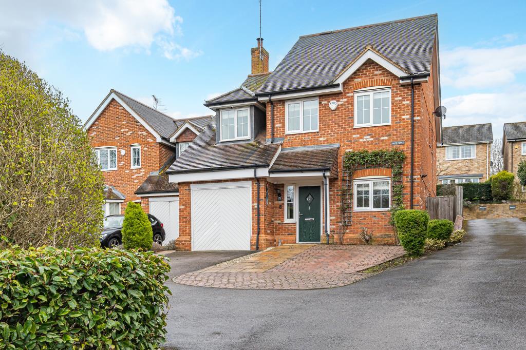 Windlesham, Surrey, GU20 5 bed detached house for sale £665,000