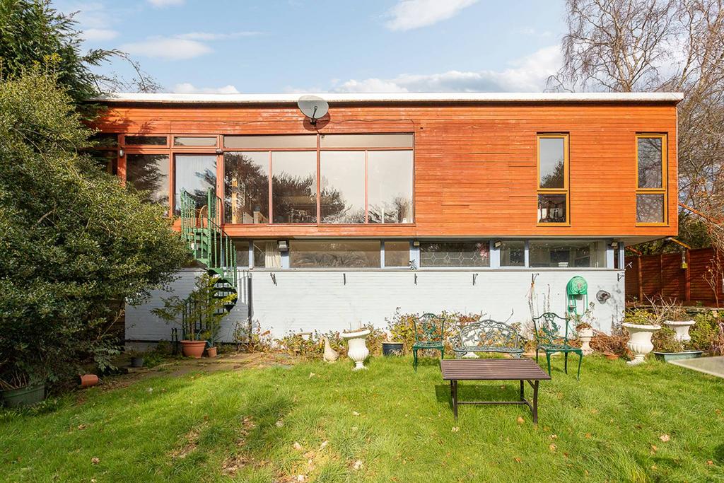 8 Bughties Road, Broughty Ferry... 2 bed detached house £275,000