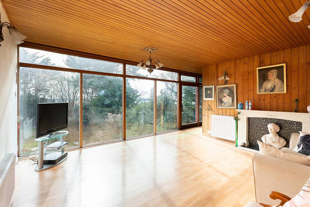 8 Bughties Road, Broughty Ferry... 2 bed detached house £275,000