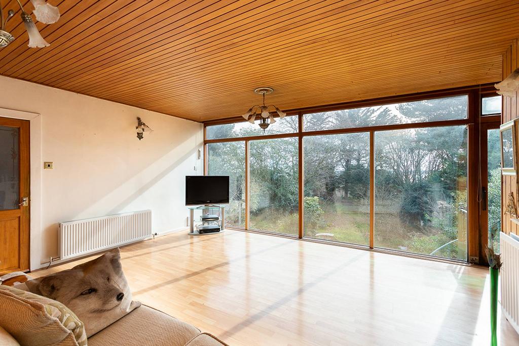 8 Bughties Road, Broughty Ferry... 2 bed detached house £275,000