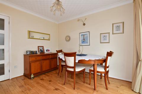 14 Dorcas Gardens, Broadstairs, CT10 1BS