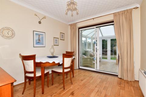 14 Dorcas Gardens, Broadstairs, CT10 1BS