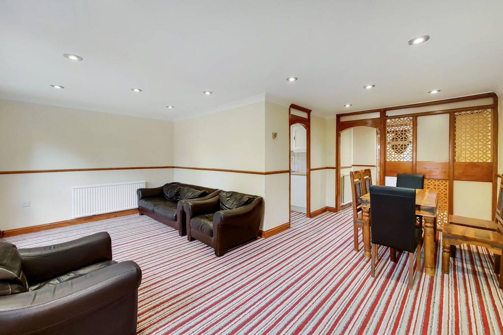 Beatty Road, Stanmore, HA7 2 bed flat £1,650 pcm (£381 pw)