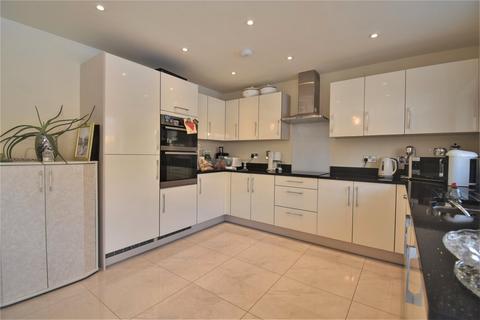 4 bedroom detached house to rent, Ivy Close, Hertfordshire WD25